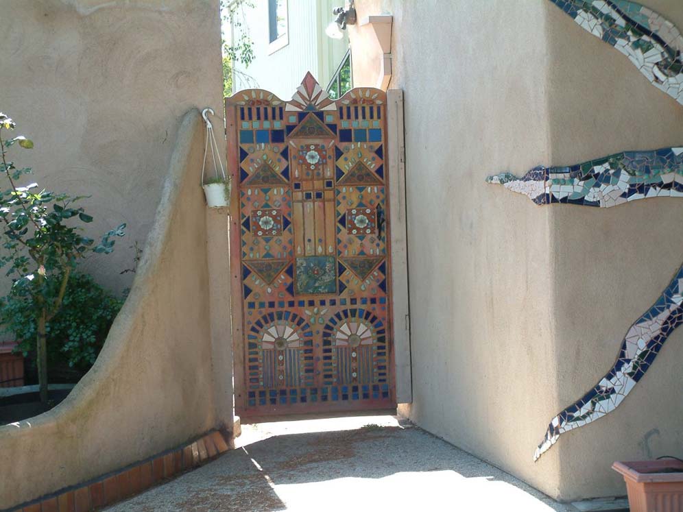 Mosaic Patterned Gate